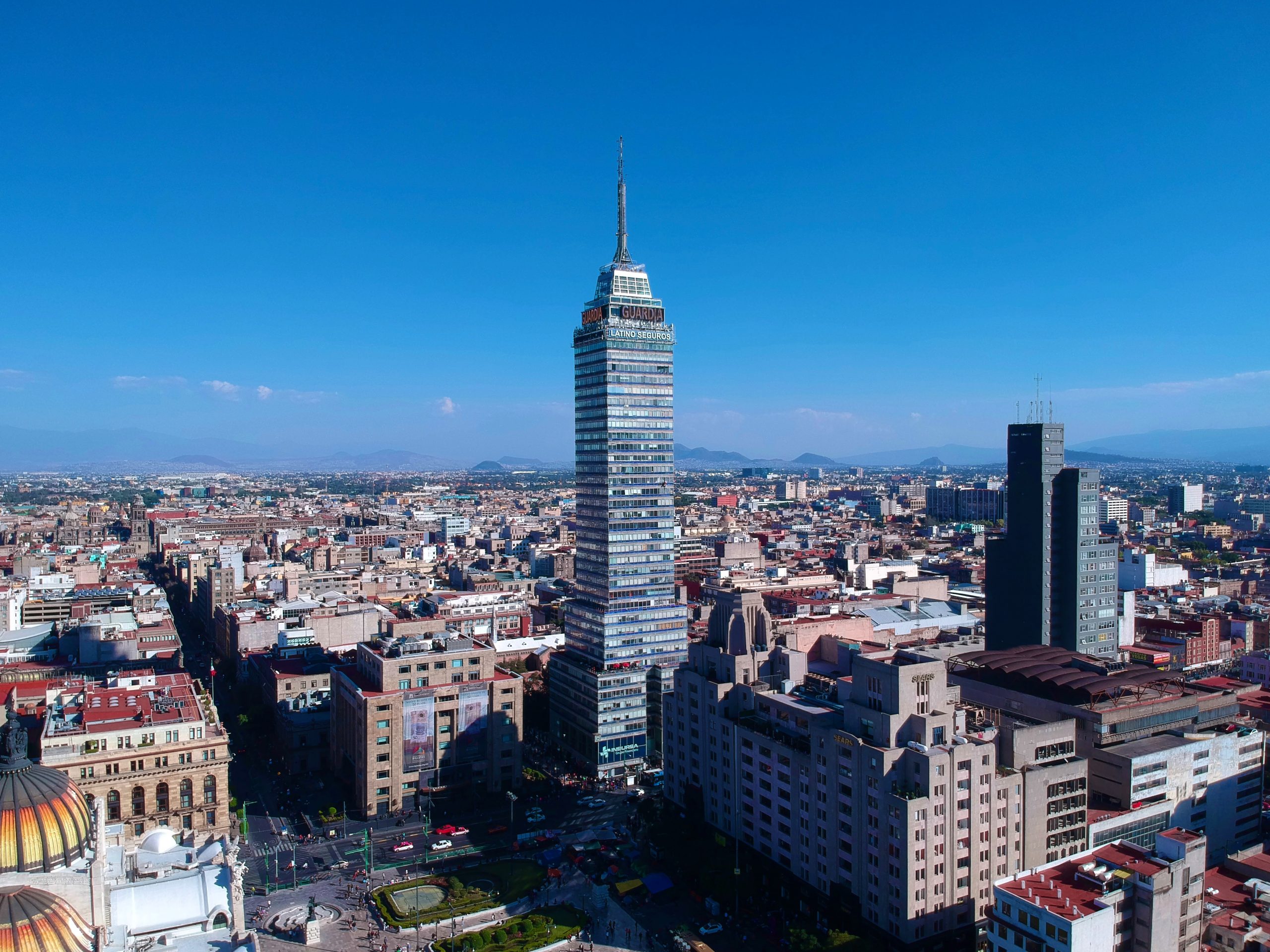 Torre Latinoamericana: The Earthquake-Resistant Skyscraper in Mexico City